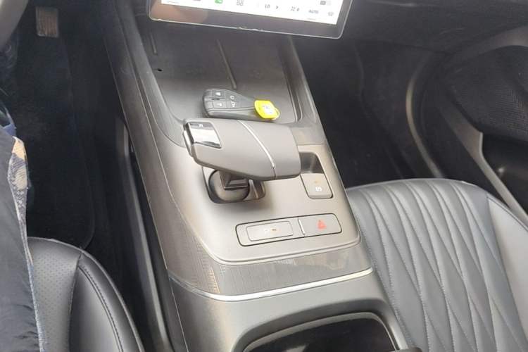 Used CHANGAN Eado DD 2023 Blue Whale NE 1.5T GDI DCT Navigation Model Gear Lever