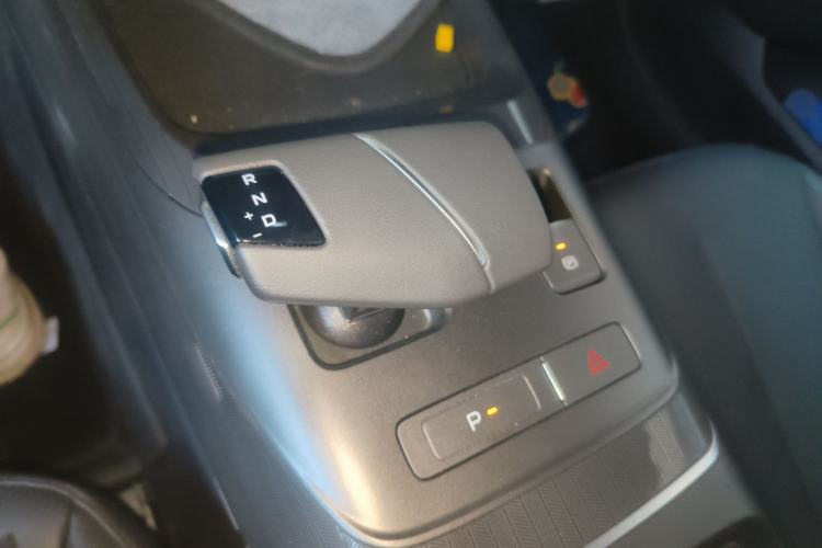 Used CHANGAN Eado DD 2023 Blue Whale NE 1.5T GDI DCT Prestige Model Gear Lever