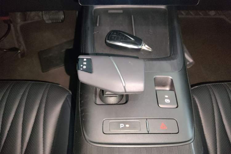 Used CHANGAN Eado DD 2023 Blue Whale NE 1.5T GDI DCT Navigation Model Gear Lever