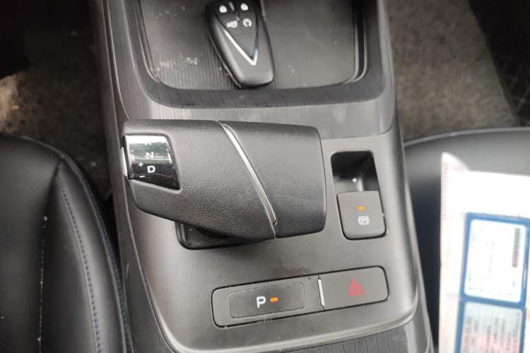Used CHANGAN Eado DD 2023 Blue Whale NE 1.5T GDI DCT Navigation Model Gear Lever