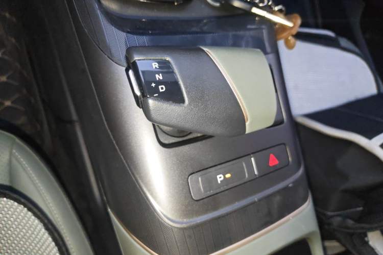 Used CHANGAN Eado DD 2023 Blue Whale NE 1.5T GDI DCT Navigation Model Gear Lever