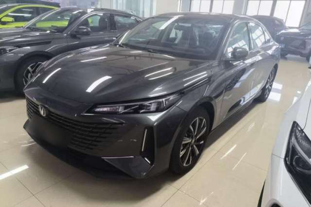 Ojetý CHANGAN Eado DD 2023 Blue Whale NE 1.5T GDI DCT Navigation Model