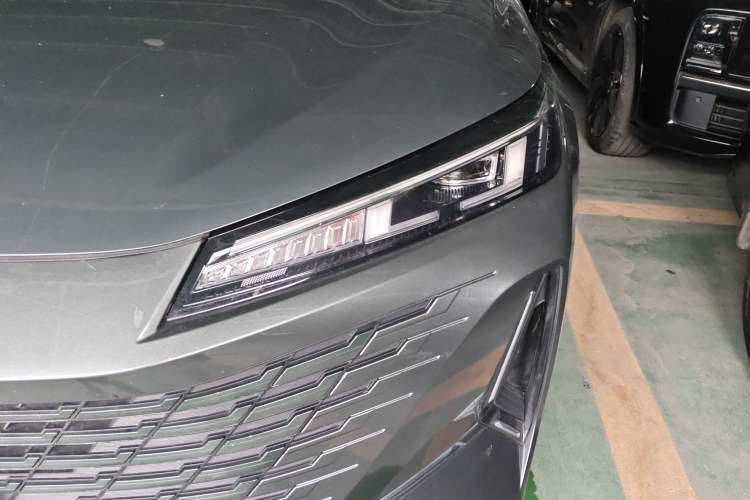 Used CHANGAN Eado DD 2023 Blue Whale NE 1.5T GDI DCT Navigation Model Left Front Headlight