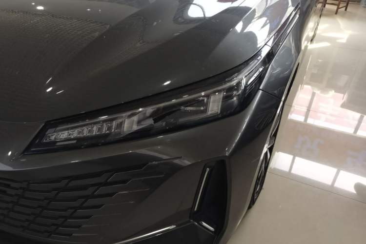 Used CHANGAN Eado DD 2023 Blue Whale NE 1.5T GDI DCT Navigation Model Left Front Headlight
