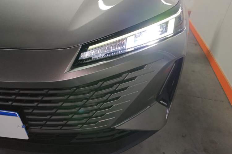 Used CHANGAN Eado DD 2023 Blue Whale NE 1.5T GDI DCT Navigation Model Left Front Headlight