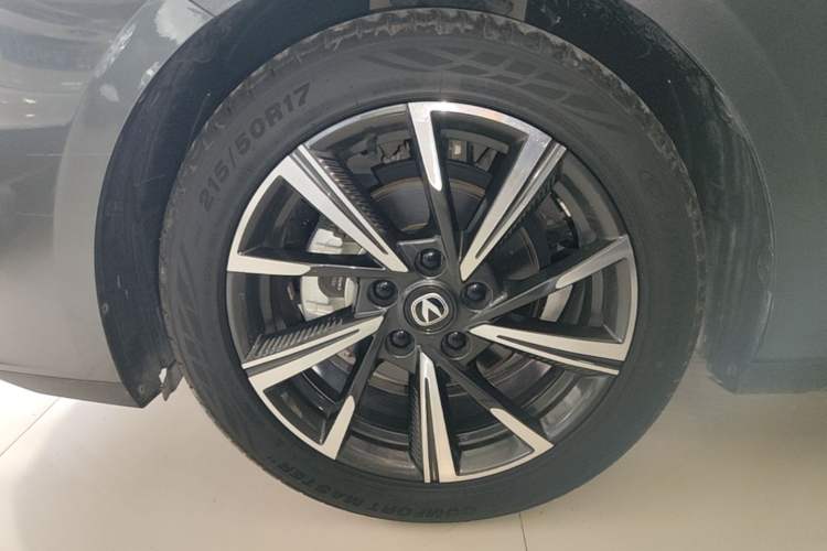 Used CHANGAN Eado DD 2023 Blue Whale NE 1.5T GDI DCT Navigation Model Left Front Wheel Hub