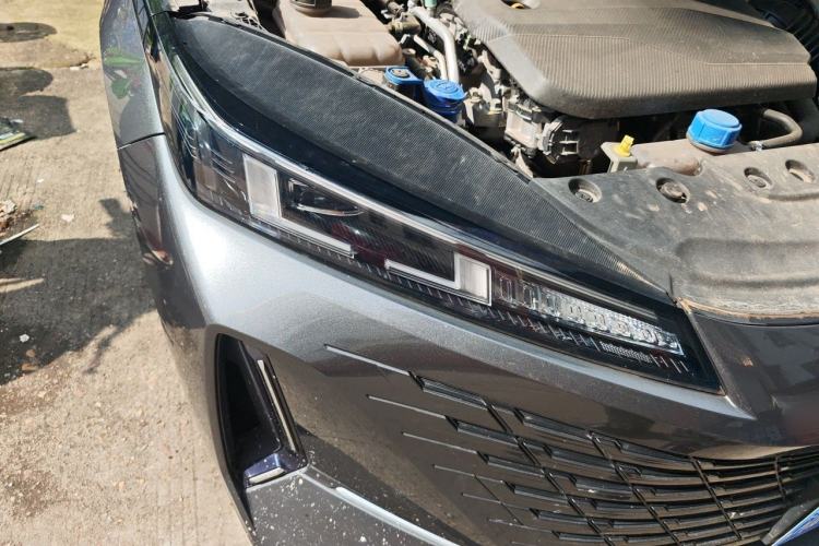 Used CHANGAN Eado DD 2023 Blue Whale NE 1.5T GDI DCT Navigation Model Right Front Headlight