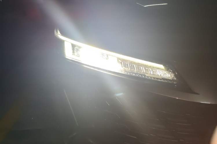 Used CHANGAN Eado DD 2023 Blue Whale NE 1.5T GDI DCT Navigation Model Right Front Headlight
