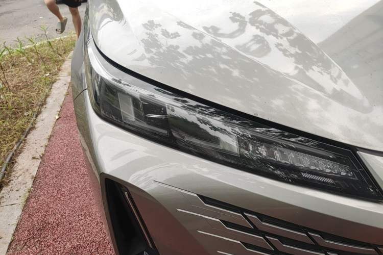 Used CHANGAN Eado DD 2023 Blue Whale NE 1.5T GDI DCT Navigation Model Right Front Headlight