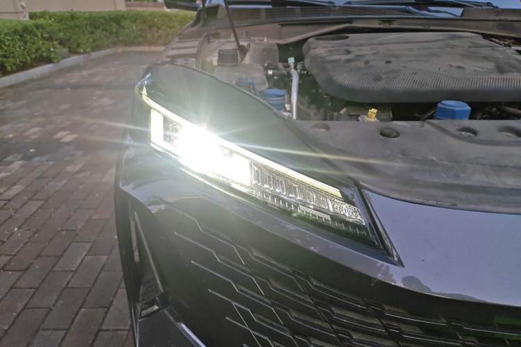 Used CHANGAN Eado DD 2023 Blue Whale NE 1.5T GDI DCT Navigation Model Right Front Headlight