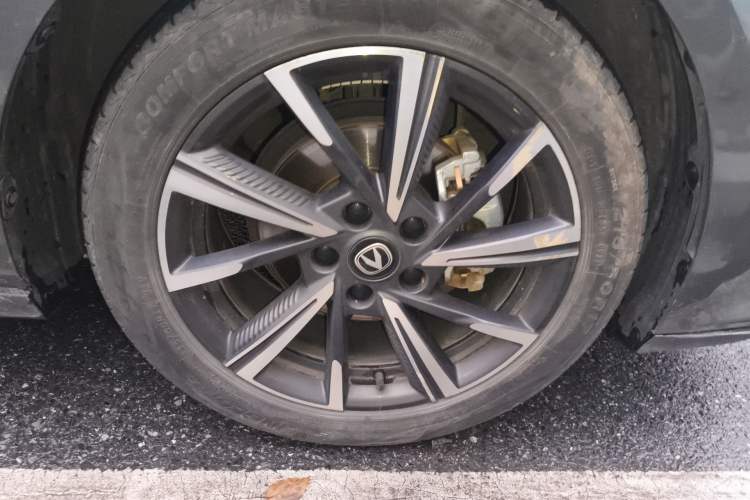 Used CHANGAN Eado DD 2023 Blue Whale NE 1.5T GDI DCT Navigation Model Right Front Wheel Hub