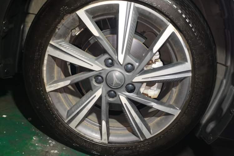 Used CHANGAN Eado DD 2023 Blue Whale NE 1.5T GDI DCT Navigation Model Right Front Wheel Hub