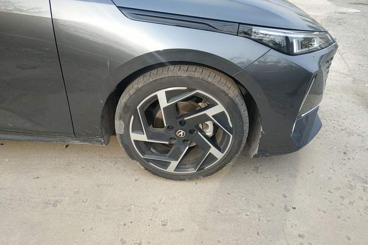 Used CHANGAN Eado DD 2023 Blue Whale NE 1.5T GDI DCT Flagship Model Right Front Wheel Hub