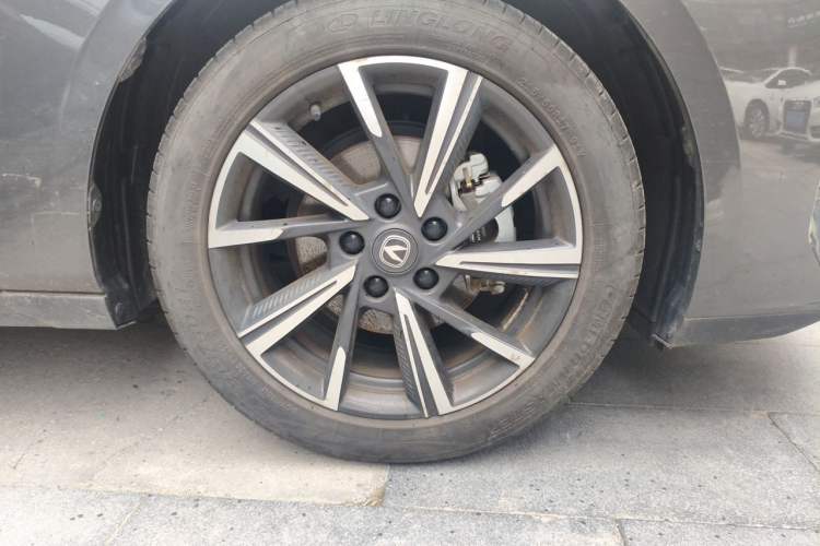 Used CHANGAN Eado DD 2023 Blue Whale NE 1.5T GDI DCT Navigation Model Right Front Wheel Hub