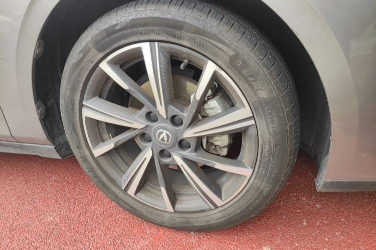 Used CHANGAN Eado DD 2023 Blue Whale NE 1.5T GDI DCT Navigation Model Right Front Wheel Hub