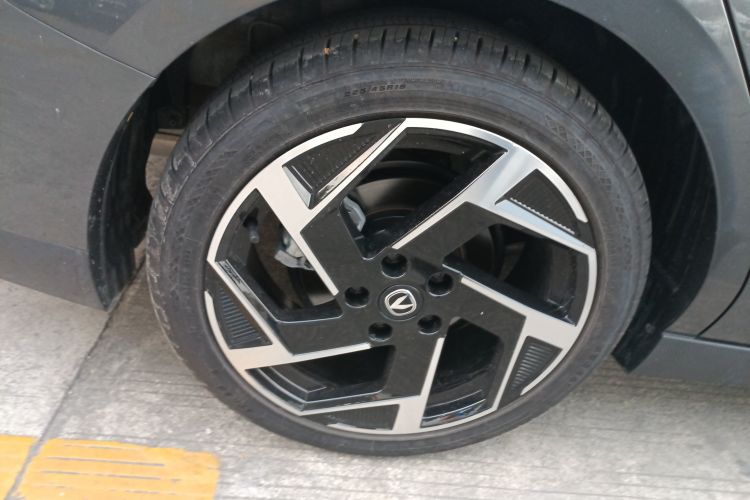 Used CHANGAN Eado DD 2023 Blue Whale NE 1.5T GDI DCT Flagship Model Right Rear Wheel Hub
