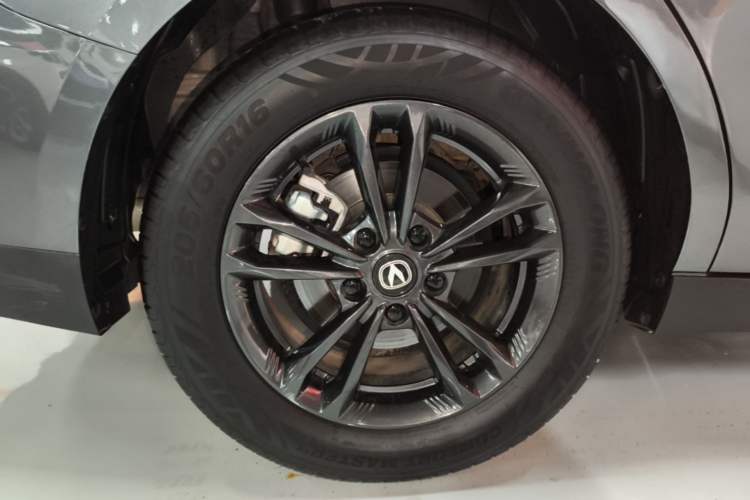 Used CHANGAN Eado DD 2023 Blue Whale NE 1.5T GDI DCT Enjoy Edition Right Rear Wheel Hub
