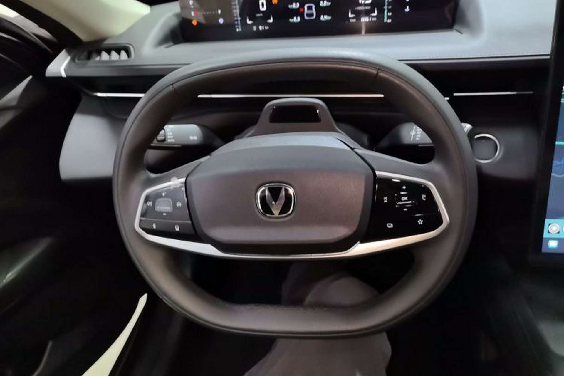Used CHANGAN Eado DD 2023 Blue Whale NE 1.5T GDI DCT Navigation Model Steering Wheel
