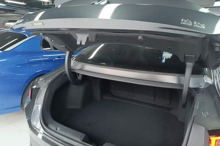 Used CHANGAN Eado DD 2023 Blue Whale NE 1.5T GDI DCT Navigation Model Trunk