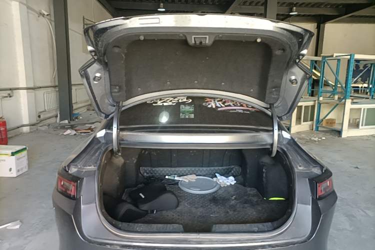 Used CHANGAN Eado DD 2023 Blue Whale NE 1.5T GDI DCT Luxury Edition Trunk