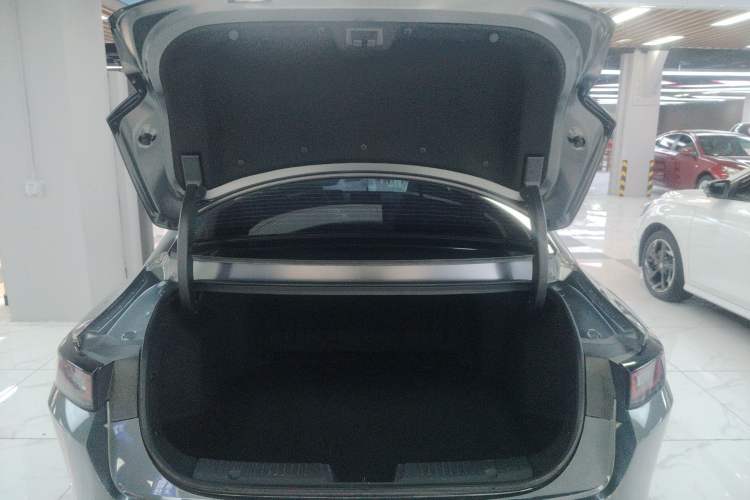Used CHANGAN Eado DD 2023 Blue Whale NE 1.5T GDI DCT Navigation Model Trunk
