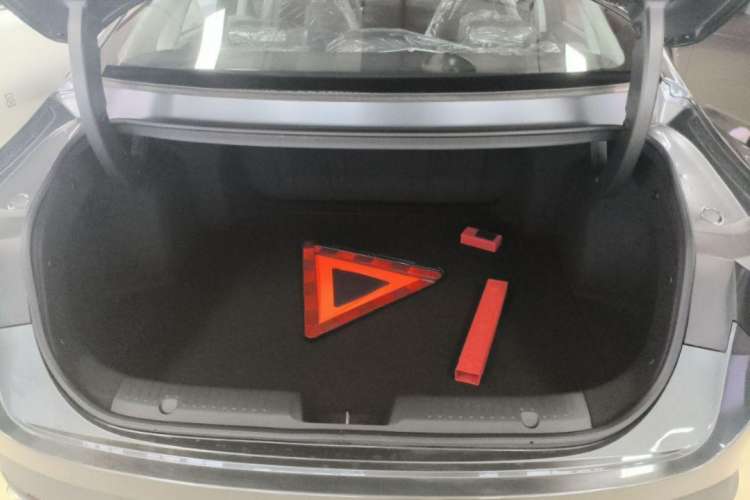 Used CHANGAN Eado DD 2023 Blue Whale NE 1.5T GDI DCT Navigation Model Trunk