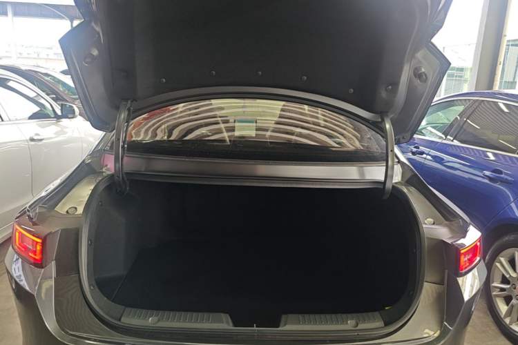 Used CHANGAN Eado DD 2023 Blue Whale NE 1.5T GDI DCT Luxury Edition Trunk