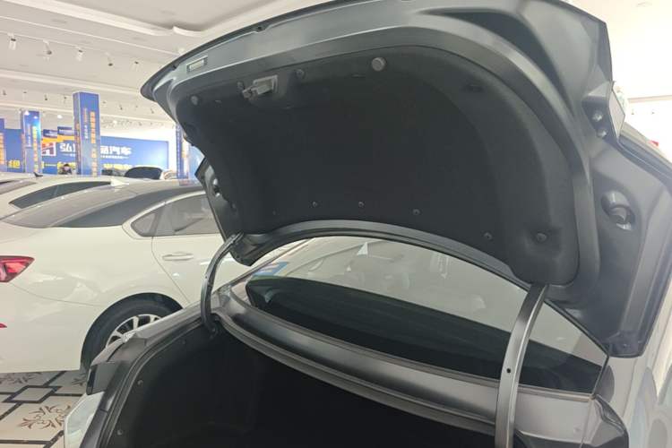 Used CHANGAN Eado DD 2023 Blue Whale NE 1.5T GDI DCT Luxury Edition Trunk