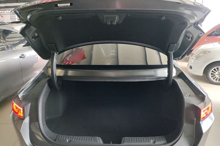 Used CHANGAN Eado DD 2023 Blue Whale NE 1.5T GDI DCT Navigation Model Trunk