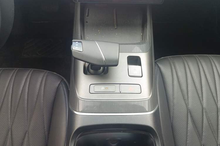Used CHANGAN Eado DD 2023 Blue Whale NE 1.5T GDI DCT Navigation Model Gear Lever