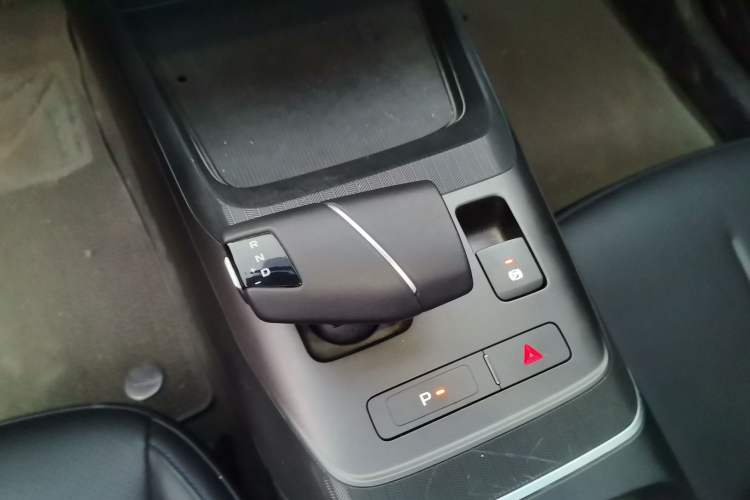 Used CHANGAN Eado DD 2023 Blue Whale NE 1.5T GDI DCT Luxury Edition Gear Lever