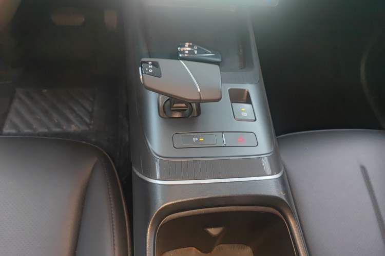 Used CHANGAN Eado DD 2023 Blue Whale NE 1.5T GDI DCT Luxury Edition Gear Lever