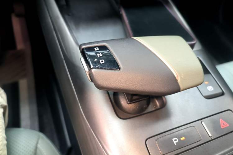 Used CHANGAN Eado DD 2023 Blue Whale NE 1.5T GDI DCT Flagship Model Gear Lever