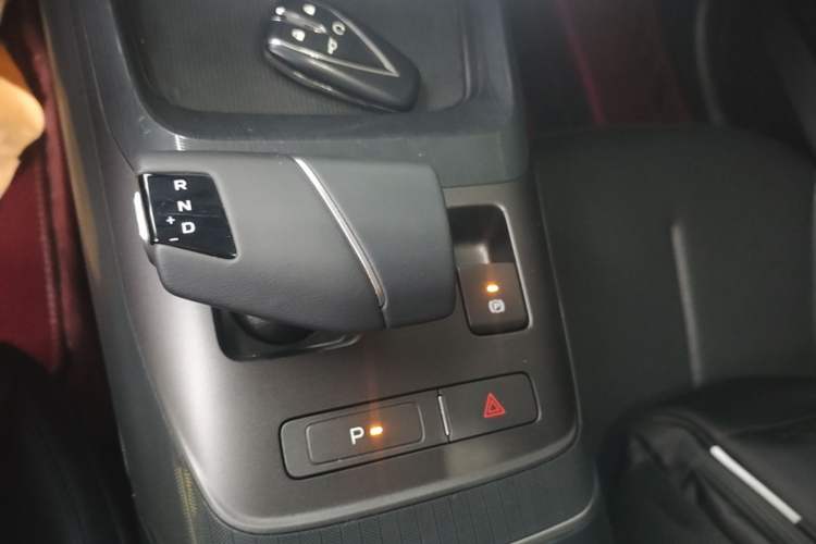 Used CHANGAN Eado DD 2023 Blue Whale NE 1.5T GDI DCT Luxury Edition Gear Lever