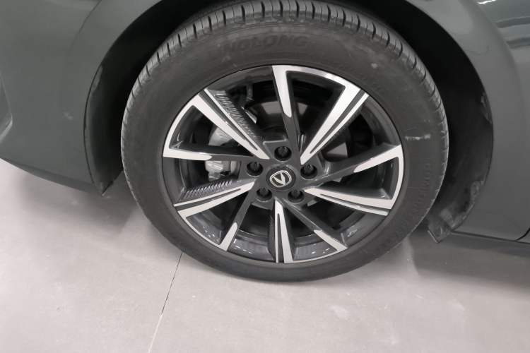 Used CHANGAN Eado DD 2023 Blue Whale NE 1.5T GDI DCT Navigation Model Left Front Wheel Hub