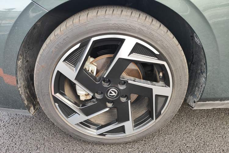 Used CHANGAN Eado DD 2023 Blue Whale NE 1.5T GDI DCT Flagship Model Left Front Wheel Hub