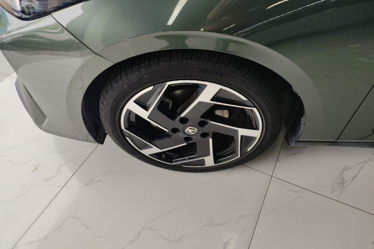 Used CHANGAN Eado DD 2023 Blue Whale NE 1.5T GDI DCT Flagship Model Left Front Wheel Hub