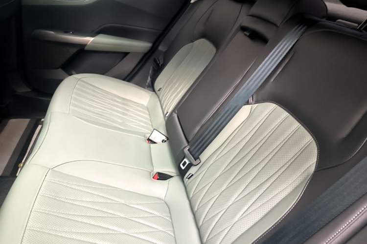 Used CHANGAN Eado DD 2023 Blue Whale NE 1.5T GDI DCT Flagship Model Left Rear Seat