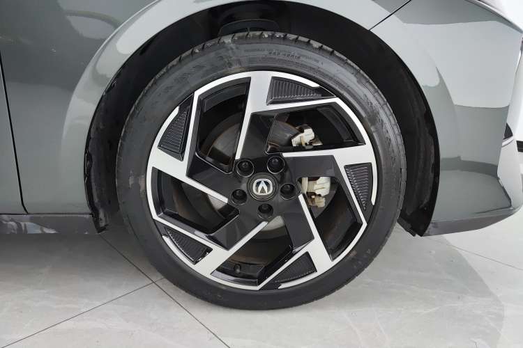Used CHANGAN Eado DD 2023 Blue Whale NE 1.5T GDI DCT Flagship Model Right Front Wheel Hub