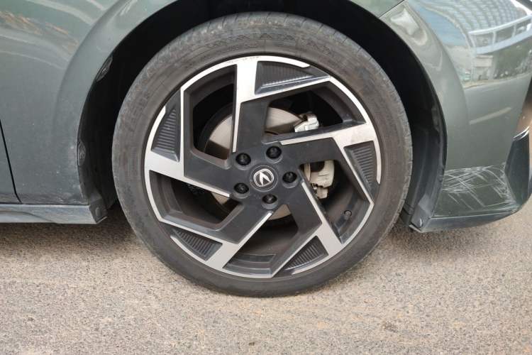 Used CHANGAN Eado DD 2023 Blue Whale NE 1.5T GDI DCT Flagship Model Right Front Wheel Hub