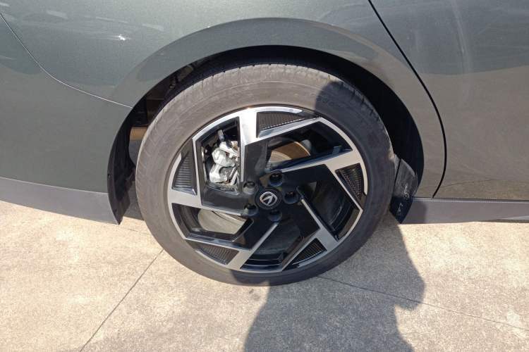 Used CHANGAN Eado DD 2023 Blue Whale NE 1.5T GDI DCT Flagship Model Right Rear Wheel Hub