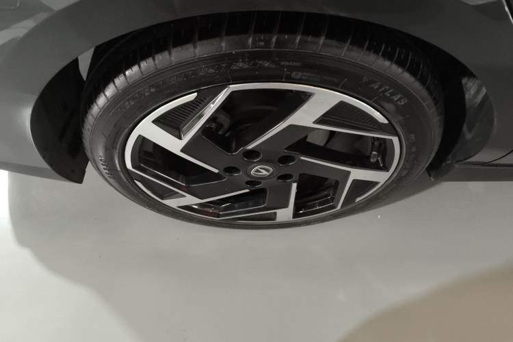 Used CHANGAN Eado DD 2023 Blue Whale NE 1.5T GDI DCT Flagship Model Right Rear Wheel Hub