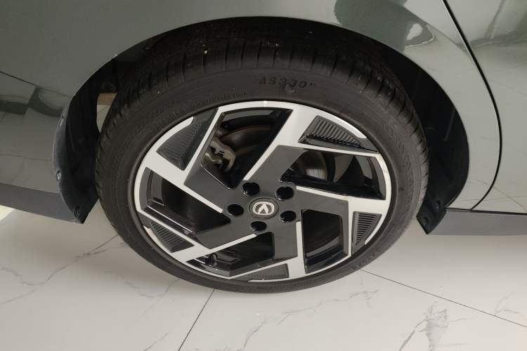 Used CHANGAN Eado DD 2023 Blue Whale NE 1.5T GDI DCT Flagship Model Right Rear Wheel Hub