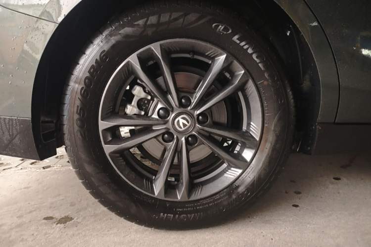 Used CHANGAN Eado DD 2023 Blue Whale NE 1.5T GDI DCT Luxury Edition Right Rear Wheel Hub