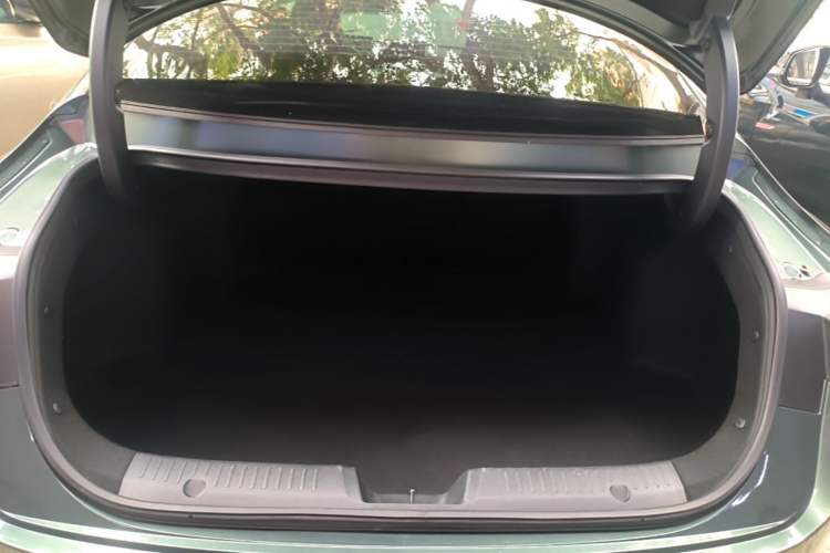Used CHANGAN Eado DD 2023 Blue Whale NE 1.5T GDI DCT Flagship Model Trunk