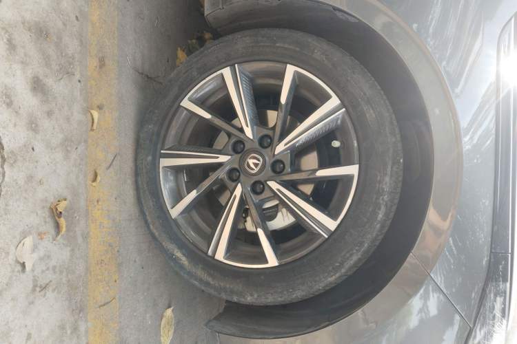 Used CHANGAN Eado DD 2023 Blue Whale NE 1.5T GDI DCT Navigation Model Right Front Wheel Hub