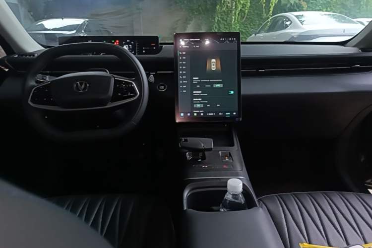 Used CHANGAN Eado DD 2023 Blue Whale NE 1.5T GDI DCT Navigation Model Center Console