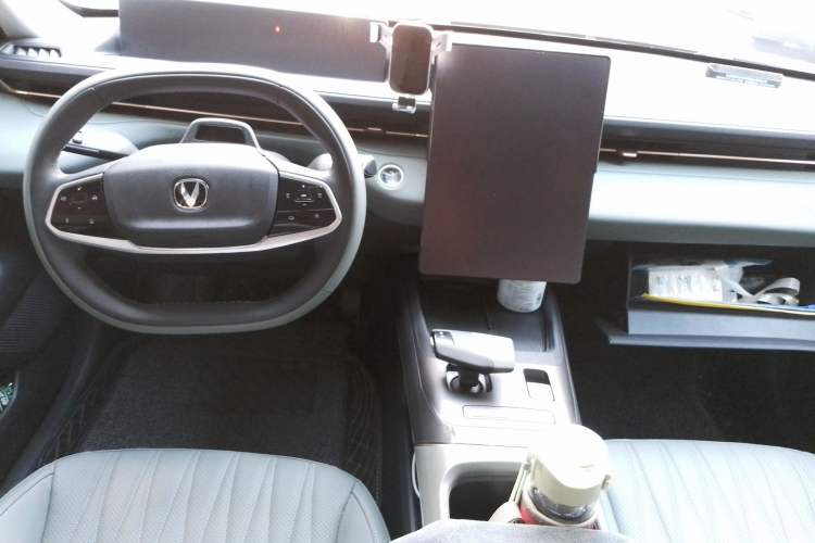 Used CHANGAN Eado DD 2023 Blue Whale NE 1.5T GDI DCT Navigation Model Center Console