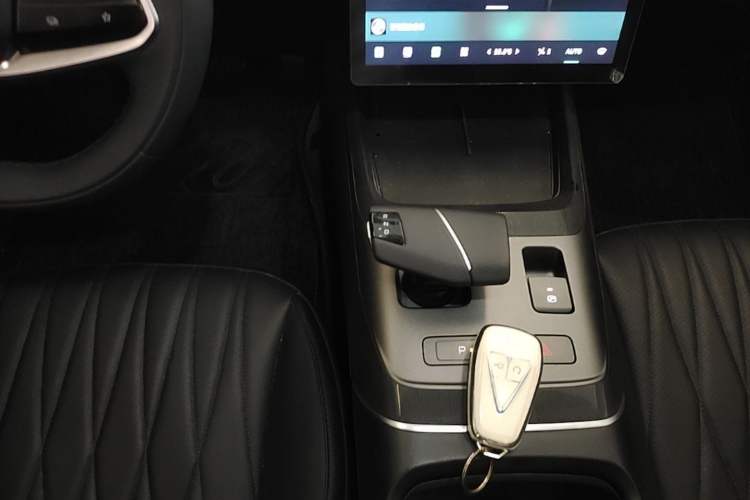 Used CHANGAN Eado DD 2023 Blue Whale NE 1.5T GDI DCT Navigation Model Gear Lever
