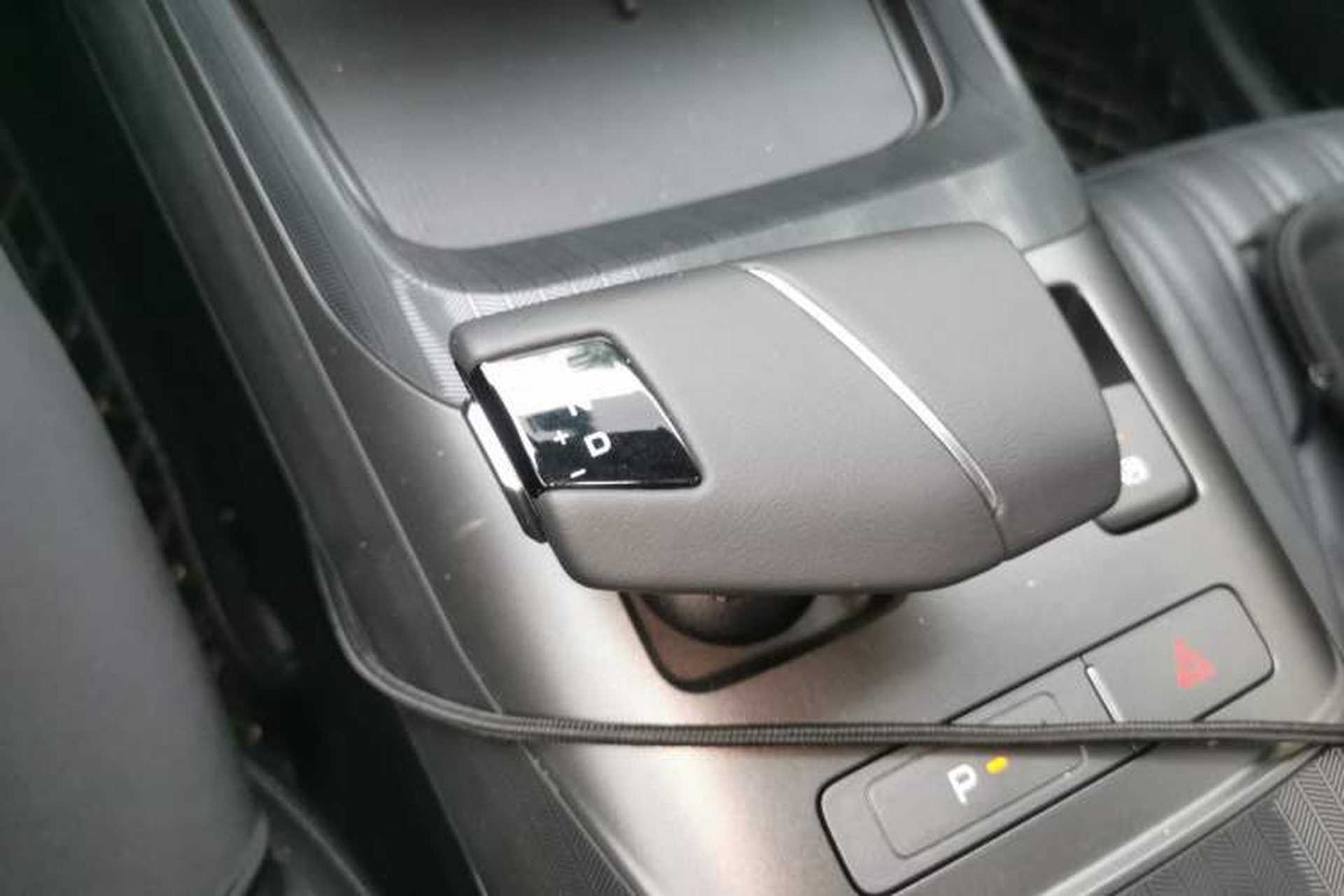 Used CHANGAN Eado DD 2023 Blue Whale NE 1.5T GDI DCT Navigation Model Gear Lever